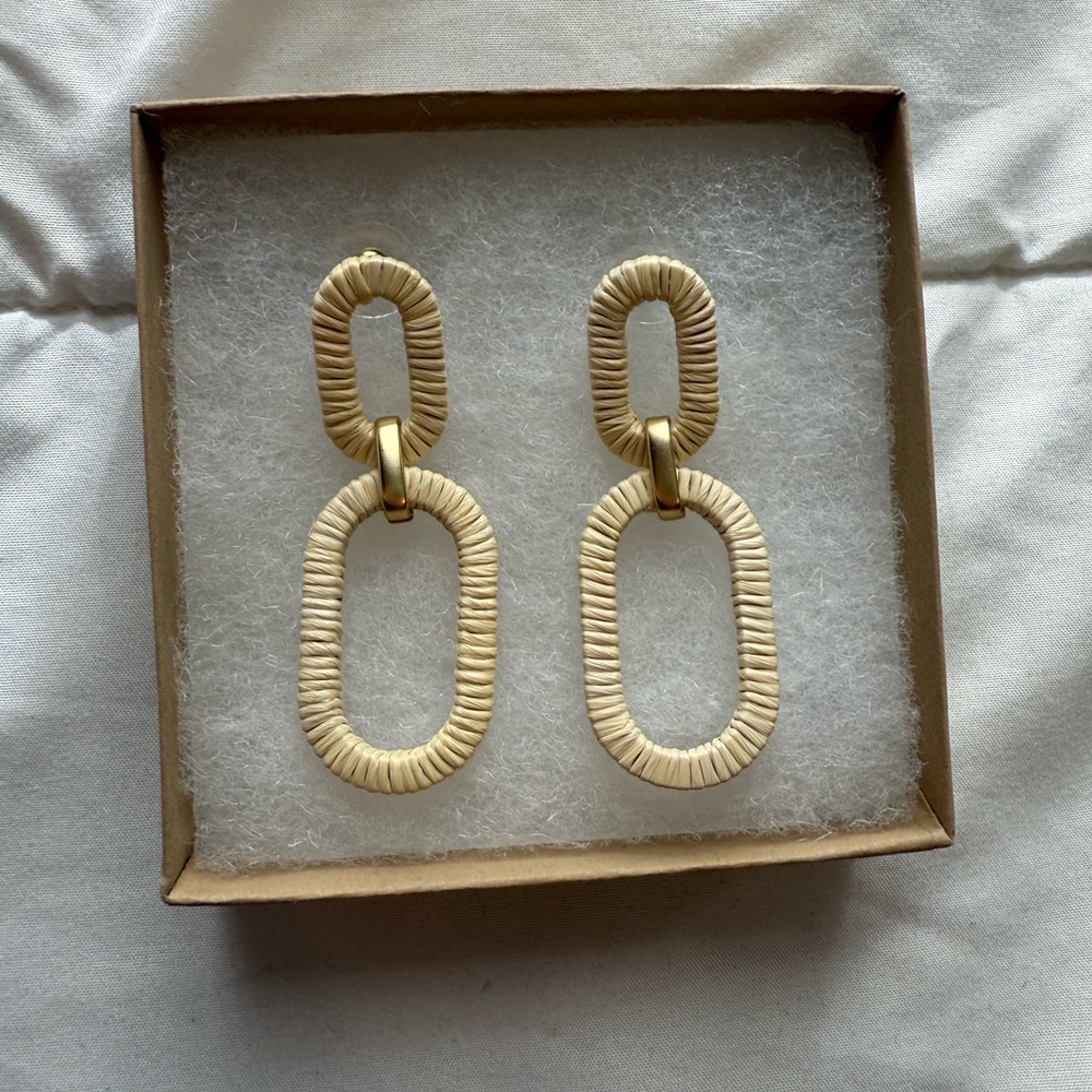 Fashion Jewelry Cream Oval Earrings